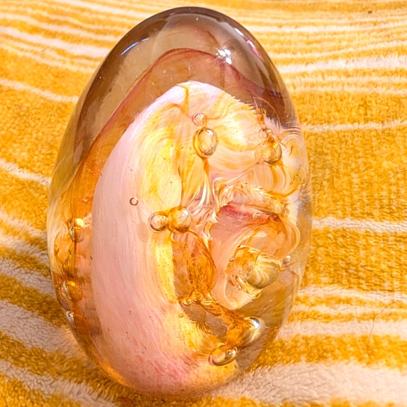 Pale pink and gold glass swirl paperweight - Picture 2 of 4